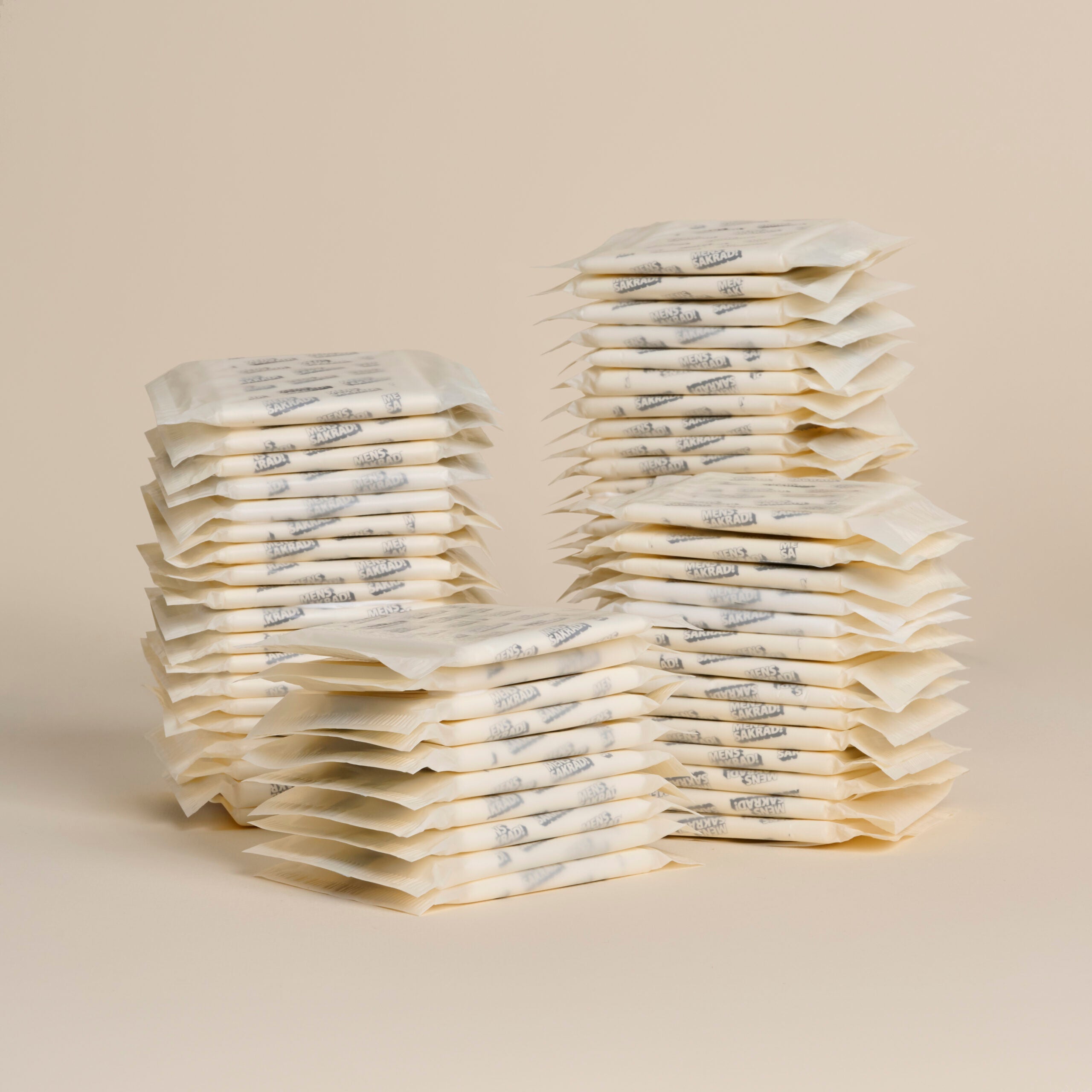 Bindor i ekologik bomull staplade på varandra.